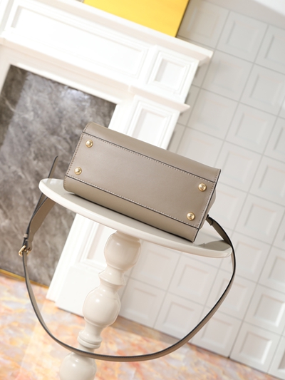 フェンディバッグ側面デザイン